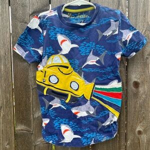 Like new 6-7y submarine appliqué Mini Boden Tee